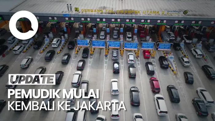 Penampakan dari Langit Antrean Kendaraan di GT Cikatama Arah Jakarta