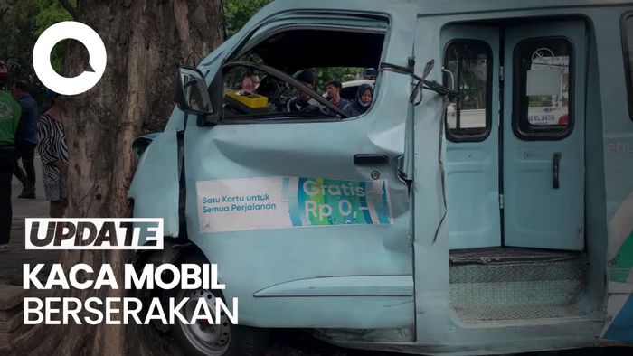 Begini Kondisi Angkot Jaklingko Tabrak Pohon, Bagian Depan Ringsek