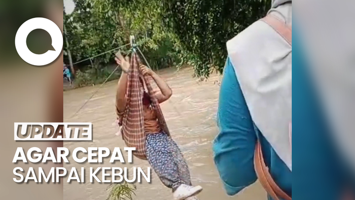 Viral Petani Wanita Seberangi Sungai Pakai Sarung ala Flying Fox