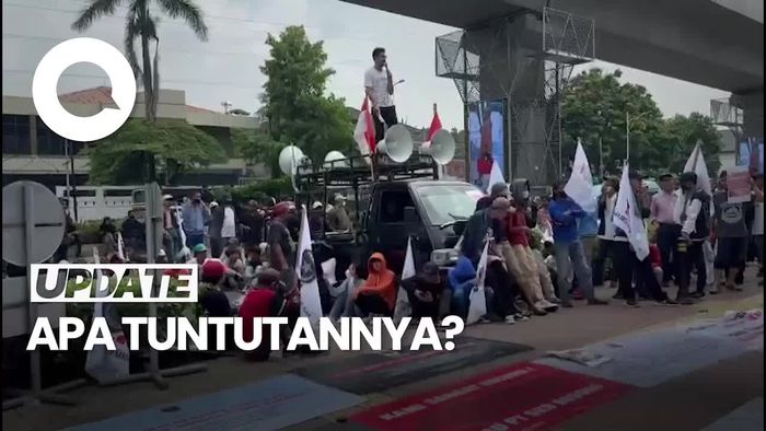 Demo di Kementerian ATR/BPN Diwarnai Aksi Bakar Spanduk