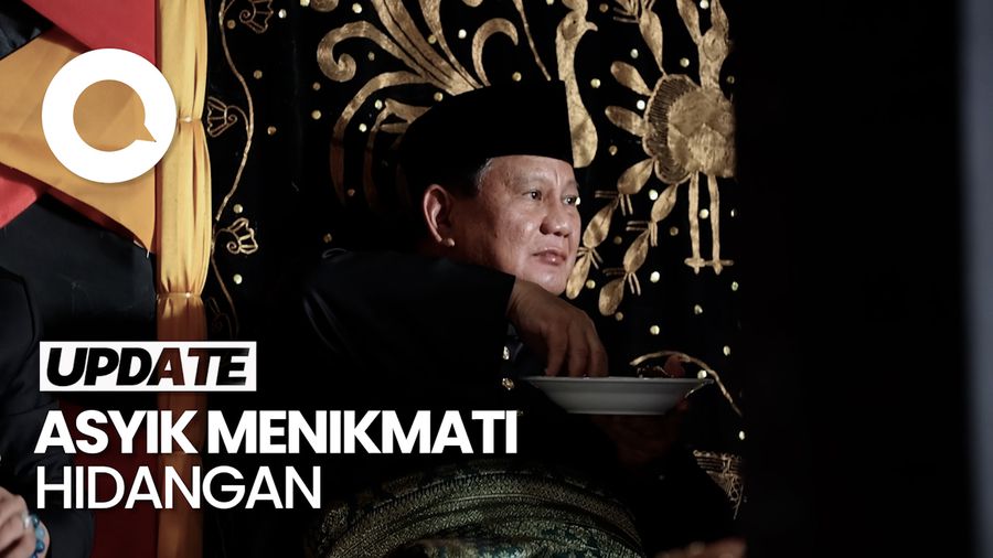 Momen Prabowo Asyik Makan Nasi Padang Pakai Tangan Saat ke Sumbar