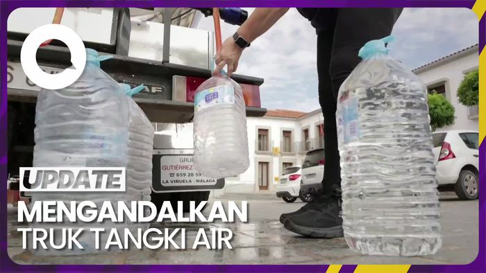 Potret Warga Spanyol Minum dari Truk Imbas Kekeringan
