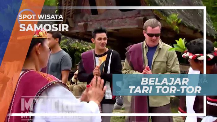 Belajar Tari Tor-tor di Hutabolon Simanindo Pulau Samosir