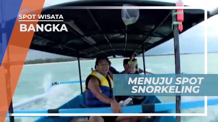 Berperahu Menuju Spot Snorkeling di Bangka