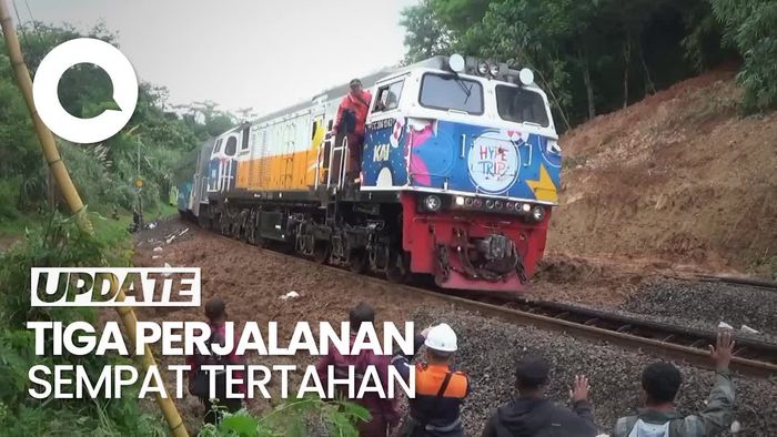 Penampakan Longsor 12 Meter di Purwakarta Buat Jalur Kereta Api Tertimbun