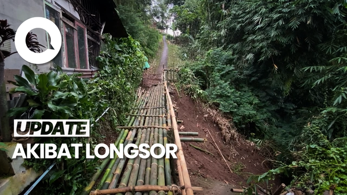 Akses Jalan Rusak, Warga Ciumbuleuit Bangun Jembatan Darurat