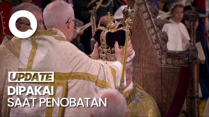 Charles Jadi Raja, Mahkotanya Dihiasi 444 Batu Mulia