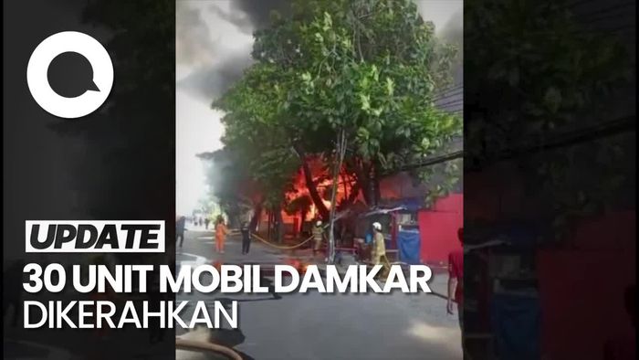 Penampakan Pabrik Cat di Penjaringan Terbakar Hebat