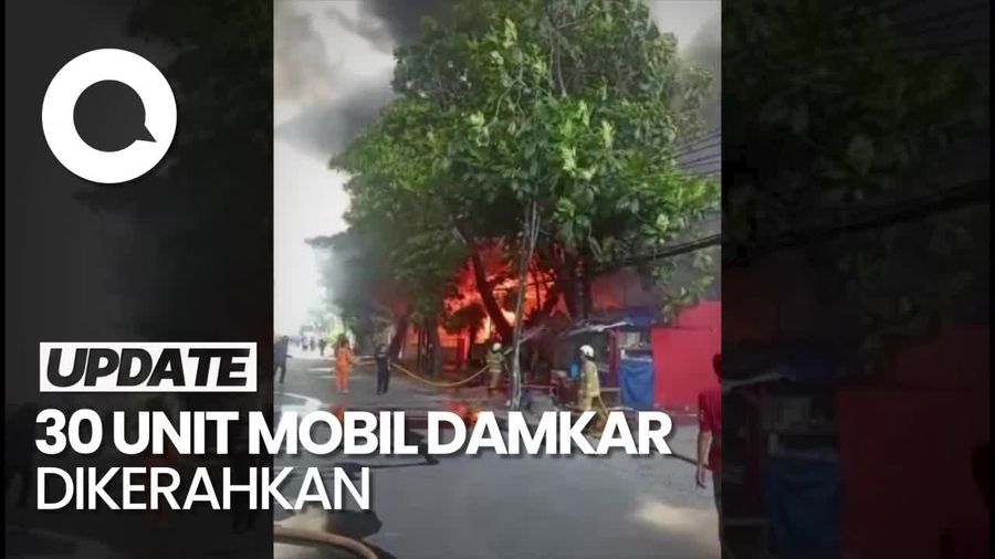 Penampakan Pabrik Cat di Penjaringan Terbakar Hebat