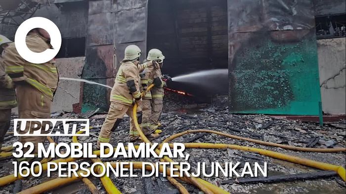 Sulitnya Padamkan Api Kebakaran Pabrik Cat di Jakut, Petugas Berjibaku 5 Jam