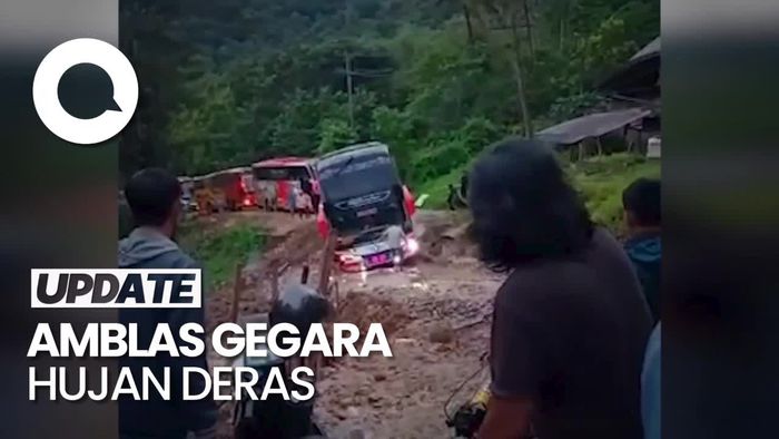 Penampakan Jalan Amblas di Enrekang, Buat Macet 4 Km di Trans Sulawesi