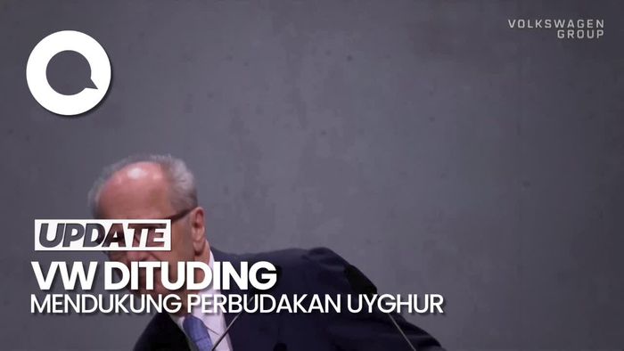 Momen Bos VW Dilempari Kue oleh Aktivis Pro-Uyghur