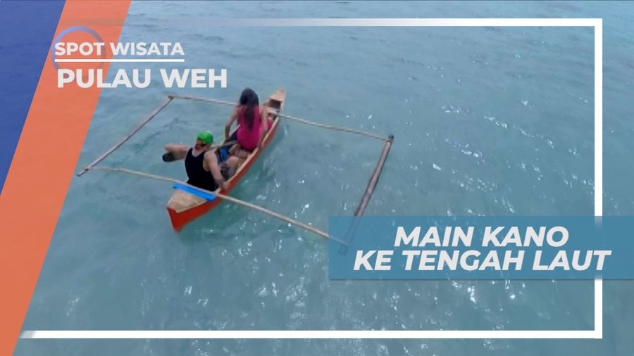 Seru-seruan Dayung Perahu Tradisional ke Tengah Laut Sumur Tiga, Aceh