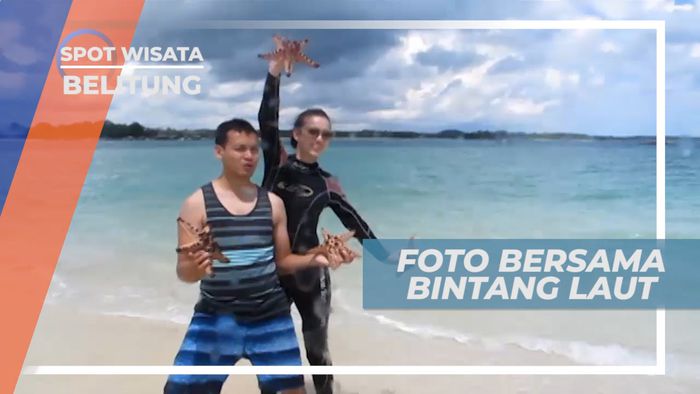 Cekrak-cekrek Berpose Seru Dengan Bintang Laut di Pulau Pasir, Belitung