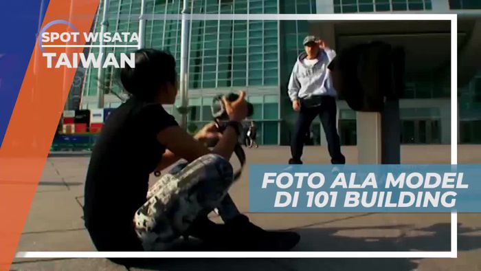 Berpose ala Model di 101 Building Taiwan