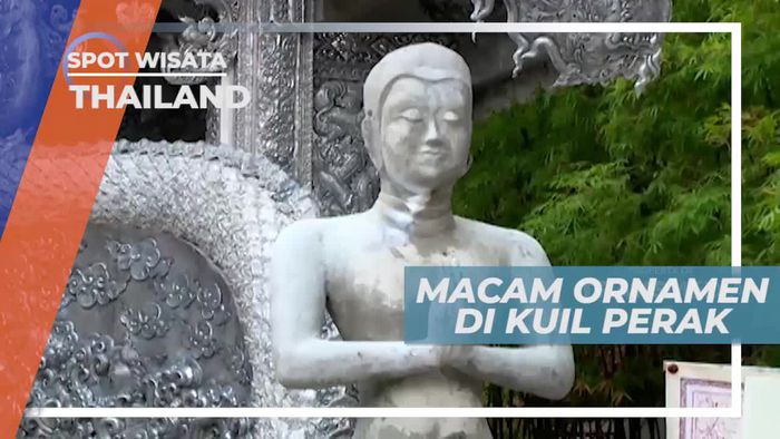 Melihat Aneka Macam Ornamen di Kuil Perak Thailand