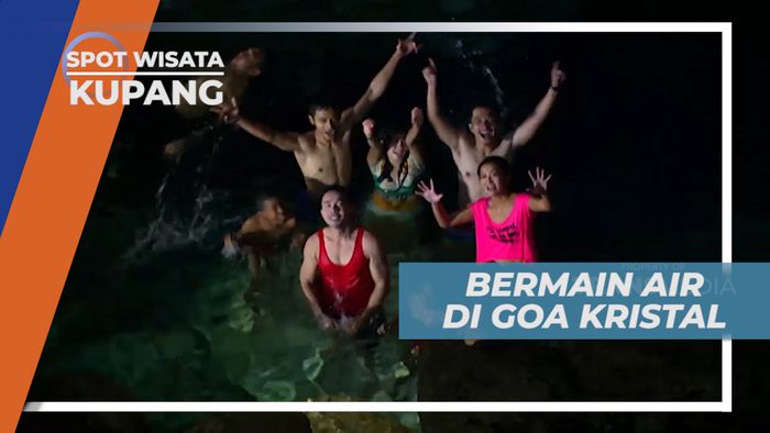 Seru-seruan habiskan Waktu Bermain Air di Dalam Goa Kristal, Kupang