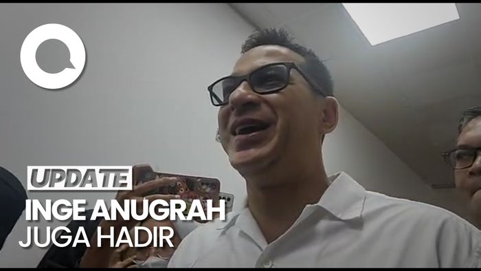 Momen Perdana Ari Wibowo Hadiri Sidang Cerai 