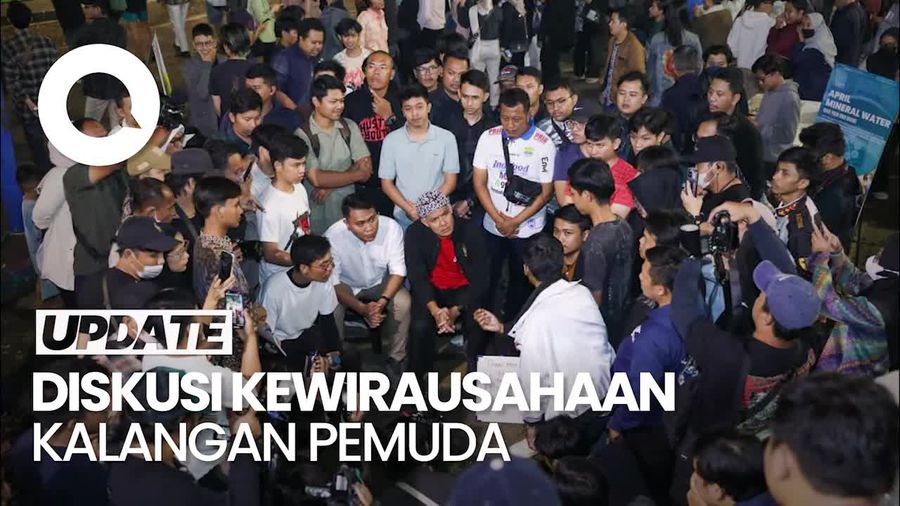Manuver Ganjar Duduk Bareng Anak Muda di Bandung