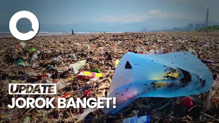 Penampakan Pesisir Loji Sukabumi yang Dipenuhi Lautan Sampah
