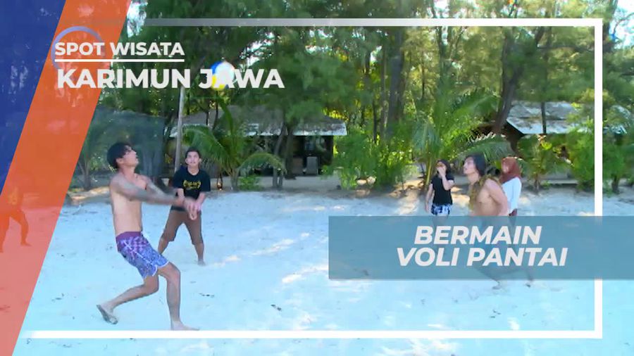 Adu Tangkas Bermain Voli Pantai di Karimun Jawa