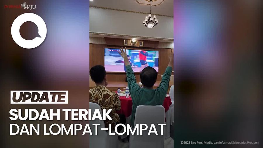 Kena Prank Wasit, Jokowi Sudah Salaman Padahal Laga Timnas Belum Usai
