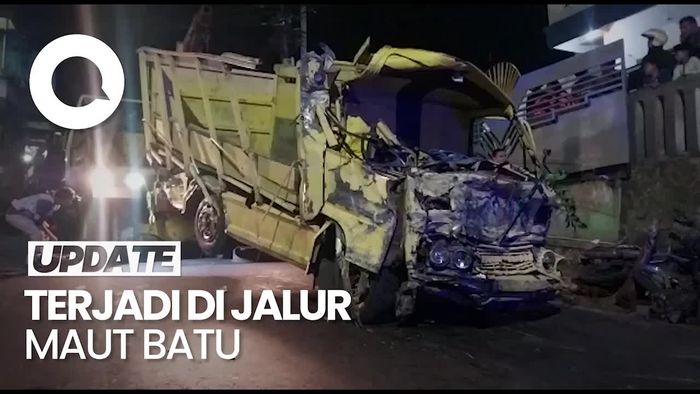 Truk Muat Sapi Seruduk Mobil-Motor, 3 Orang Tewas
