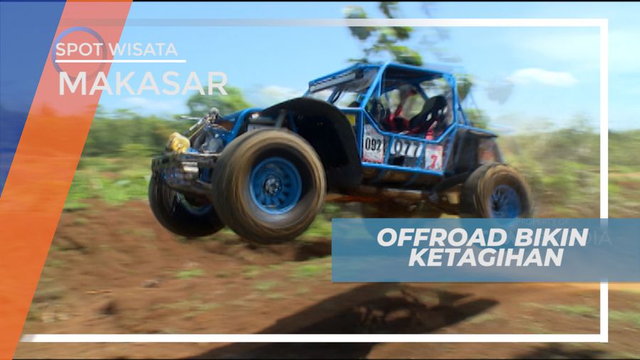 Adu Cepat Balap Mobil Offroad di Makassar