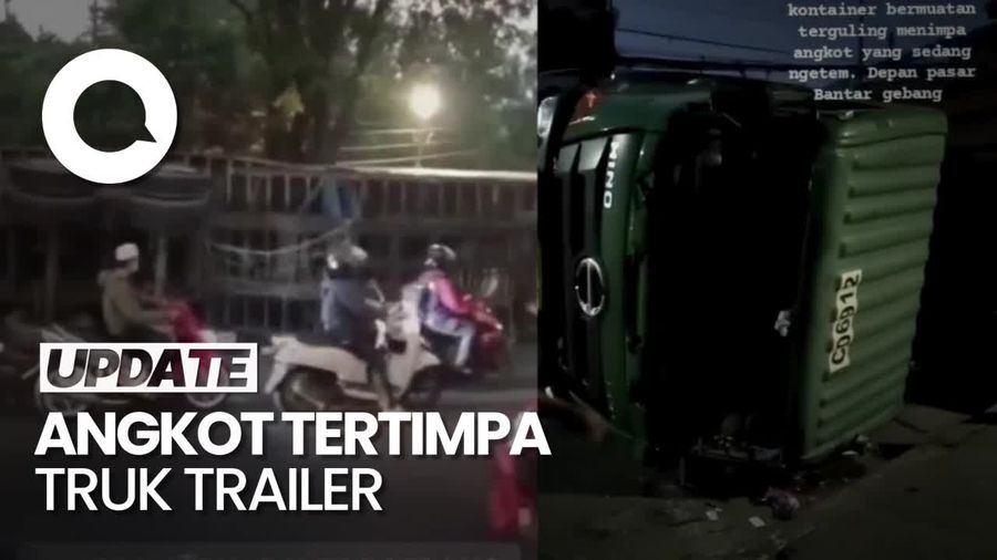Penampakan Truk Trailer Terguling Timpa Angkot di Bekasi