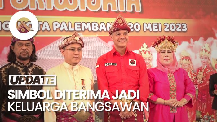 Momen Ganjar Disematkan Tanjak Melayu oleh Kesultanan Palembang