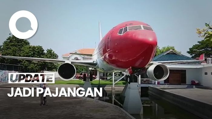 Tajir Melintir! Sultan di Nganjuk Parkir Pesawat di Halaman Rumah