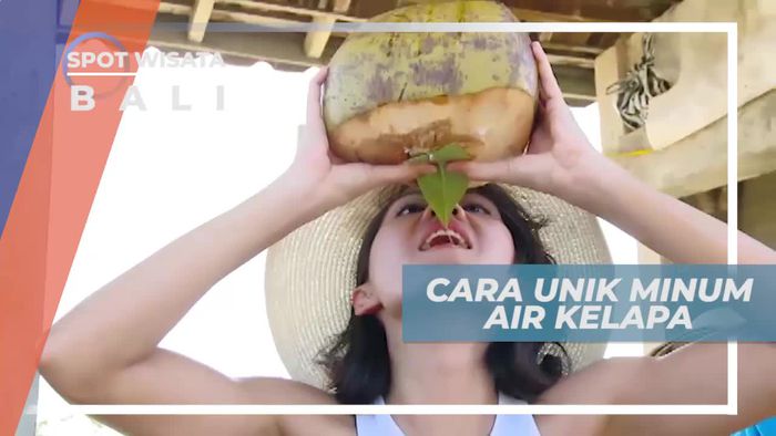 Melihat Cara Unik Minum Air Kelapa di Ubud Bali