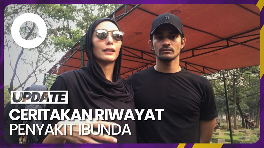 Momen Tyas Mirasih Antarkan Ibunda ke Peristirahatan Terakhir