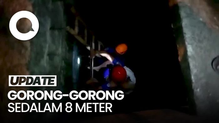 Momen Dramatis Penyelamatan Kakek Terperosok di Gorong-gorong di Depok