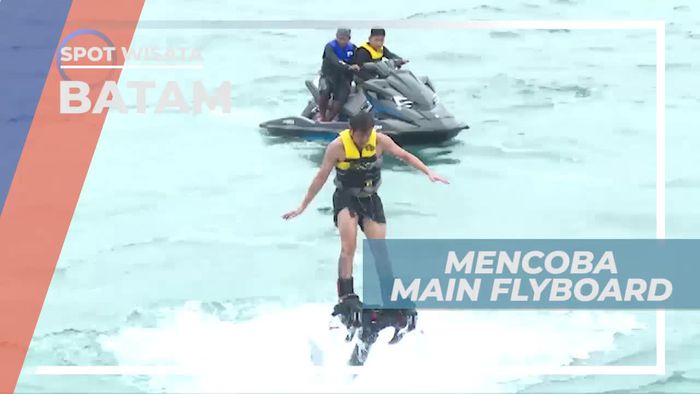 Mencoba Bermain Flyboard di Turi Beach Batam