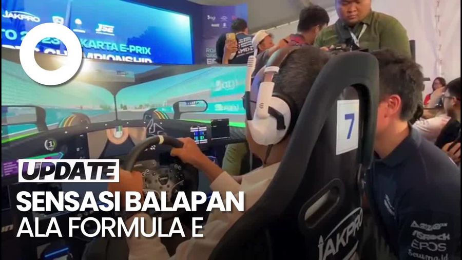 Heru Budi Jajal EV Simulator di Jakarta E-Prix 2023 Esports Championship