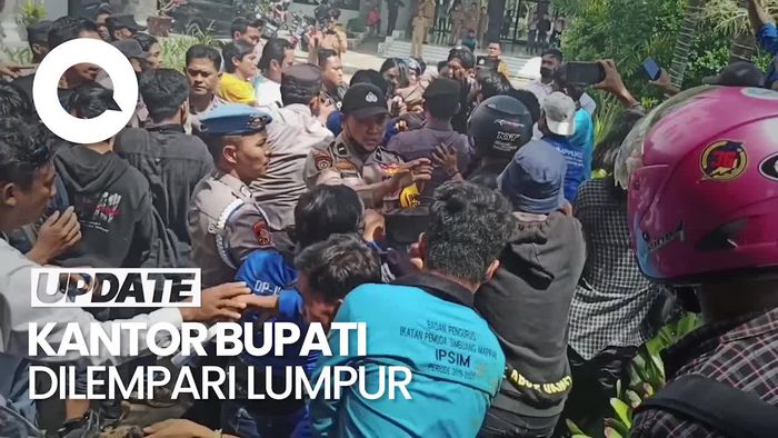 Demo di Toraja Ricuh, Kantor Bupati Dikotori Lumpur