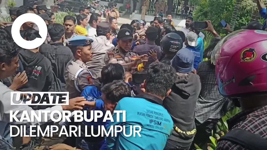 Demo di Toraja Ricuh, Kantor Bupati Dikotori Lumpur