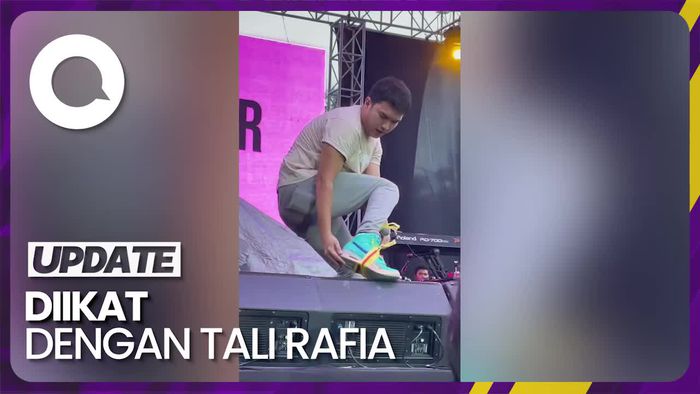 Momen Sepatu Aldi Taher Jebol saat Lagi Manggung