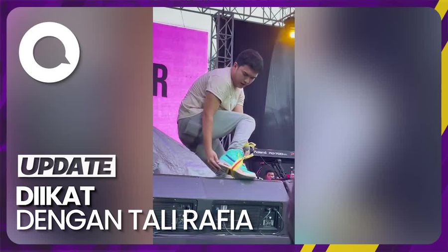 Momen Sepatu Aldi Taher Jebol saat Lagi Manggung