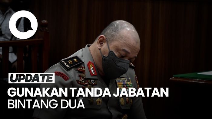 Berseragam Lengkap, Irjen Teddy Minahasa Hadiri Sidang Etik 