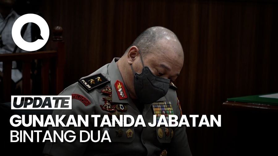 Berseragam Lengkap, Irjen Teddy Minahasa Hadiri Sidang Etik 