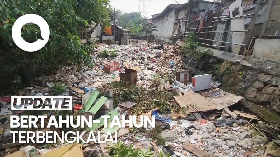 Penampakan Sampah Menumpuk di Sodetan Kampung Sumur Jaktim