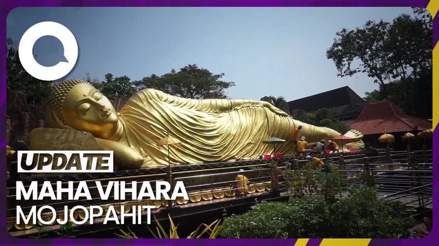 Tradisi Mandikan Patung Buddha Tidur Terbesar di Indonesia Jelang Waisak