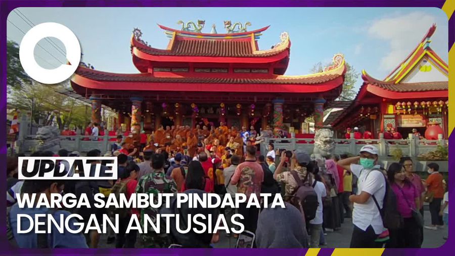 Suasana Pindapata di Pecinan Magelang, Biksu Thudong Ikut Bergabung