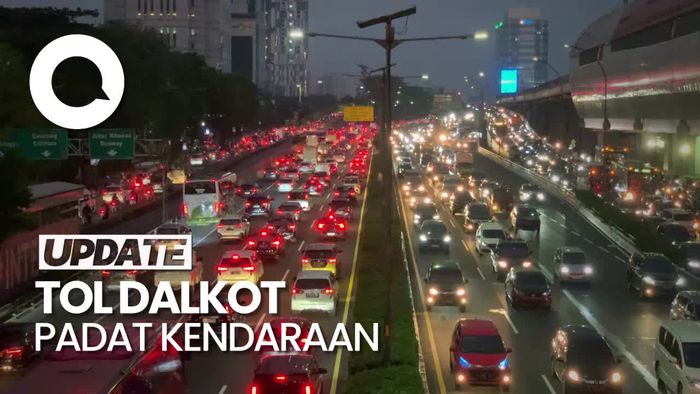 Tol Dalam Kota Padat Kendaraan Jelang Long Weekend