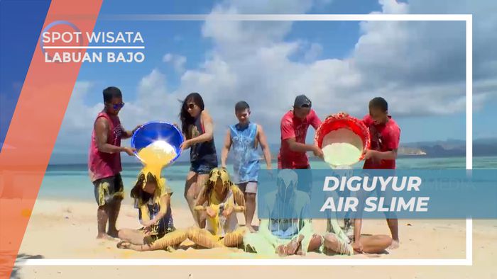 Seru-seruan Bermain Slime di Tepi Pantai Pulau Kanawa, Labuan Bajo