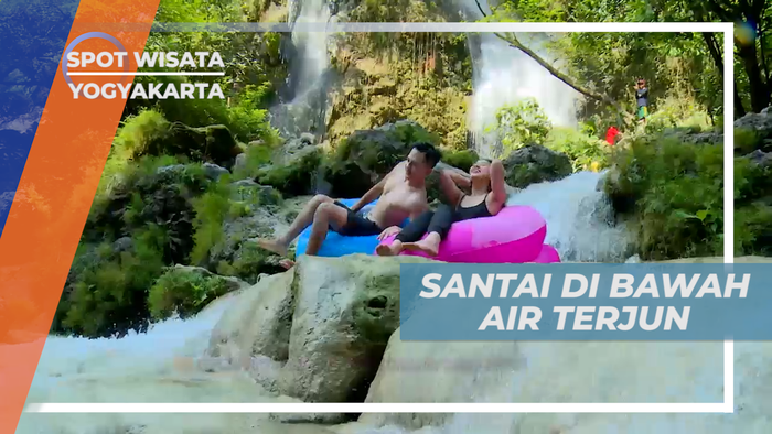 Sensasi Seru Bersantai di Bawah Aliran Air Terjun Sri Gethuk, Yogyakarta