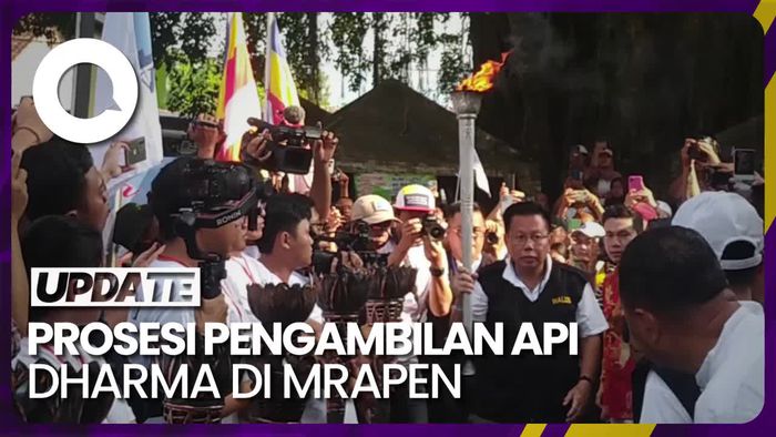 Umat Buddha Jalani Upacara Pengambilan Api Dharma 