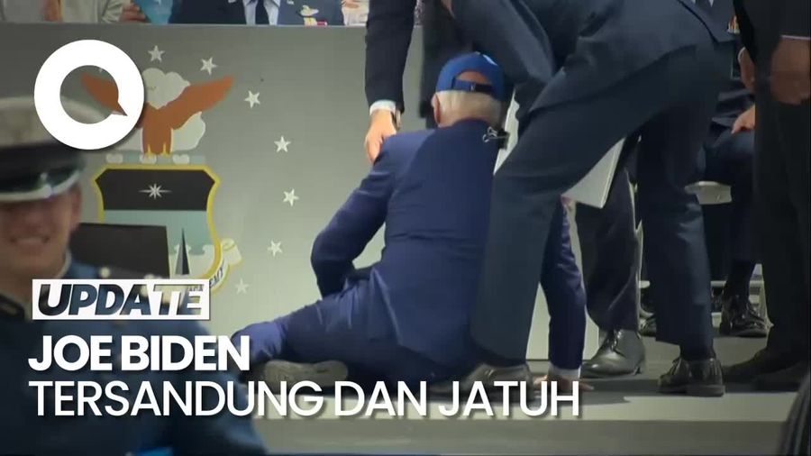 Momen Joe Biden Jatuh Saat Acara Wisuda Akademi AU di Colorado
